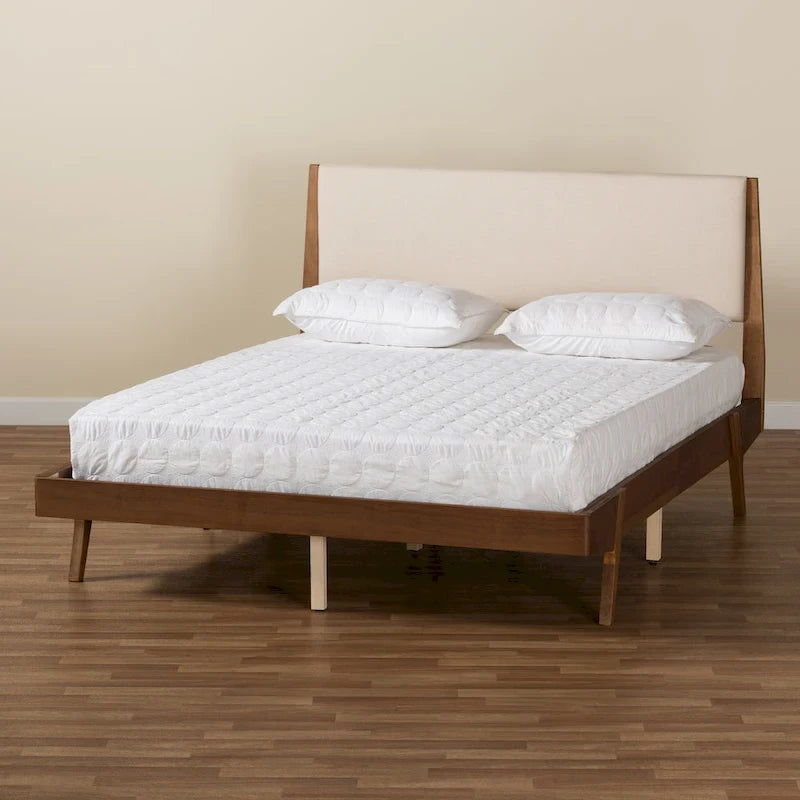 Lit plateforme en bois tapissé de tissu de style Mid-Century Modern, de couleur beige